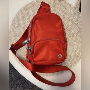 Lululemon Everywhere Sling Bag Small burnt orange NWOT